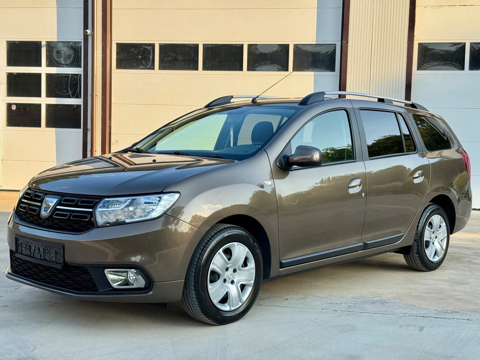 Dacia Logan * FACE* 2019* KLiMA* BENZIN* EVRO-6c* , снимка 3 - Автомобили и джипове - 55545919