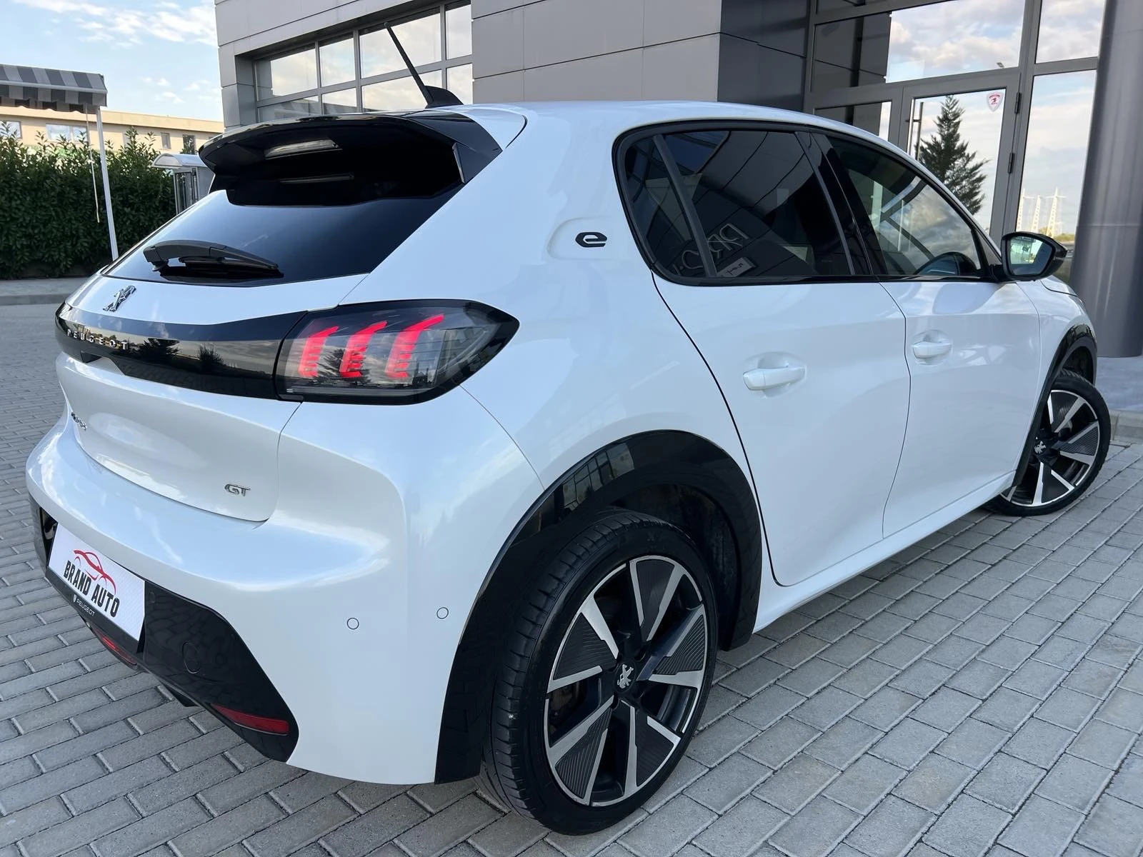 Peugeot 208 * � �������� �� PEUGEOT * 50 kWh electric drive  | Mobile.bg � ����������� 5