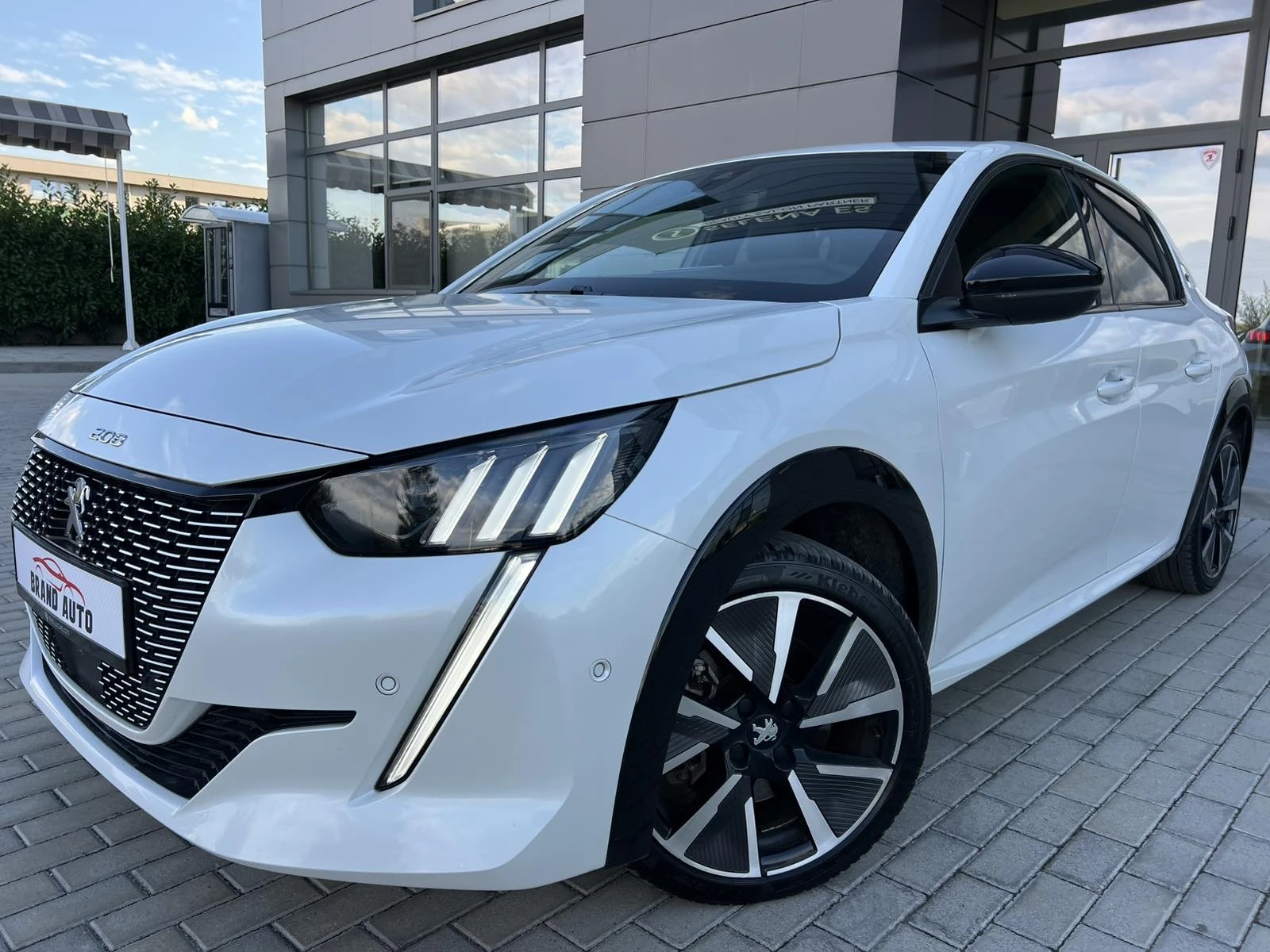 Peugeot 208 * В ГАРАНЦИЯ от PEUGEOT * 50 kWh electric drive 