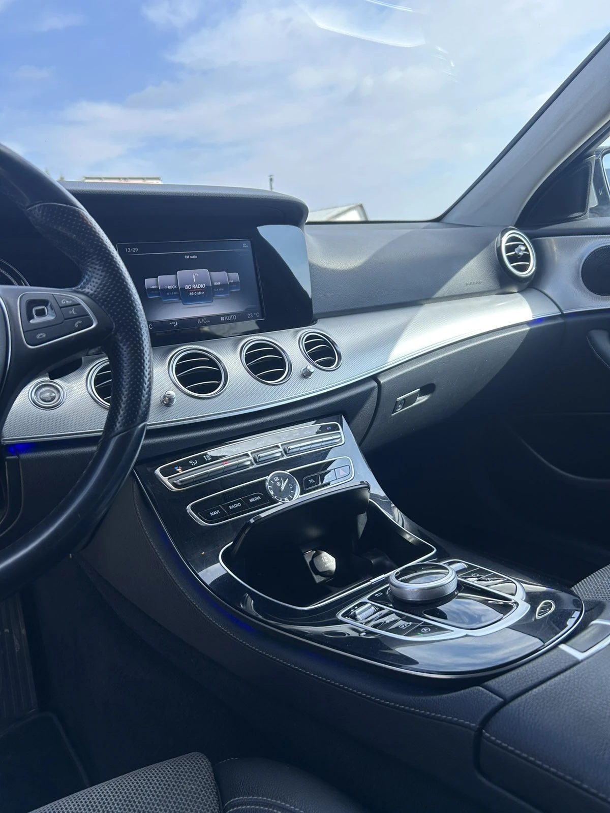 Mercedes-Benz E 200, снимка 9 - Автомобили и джипове - 56346070