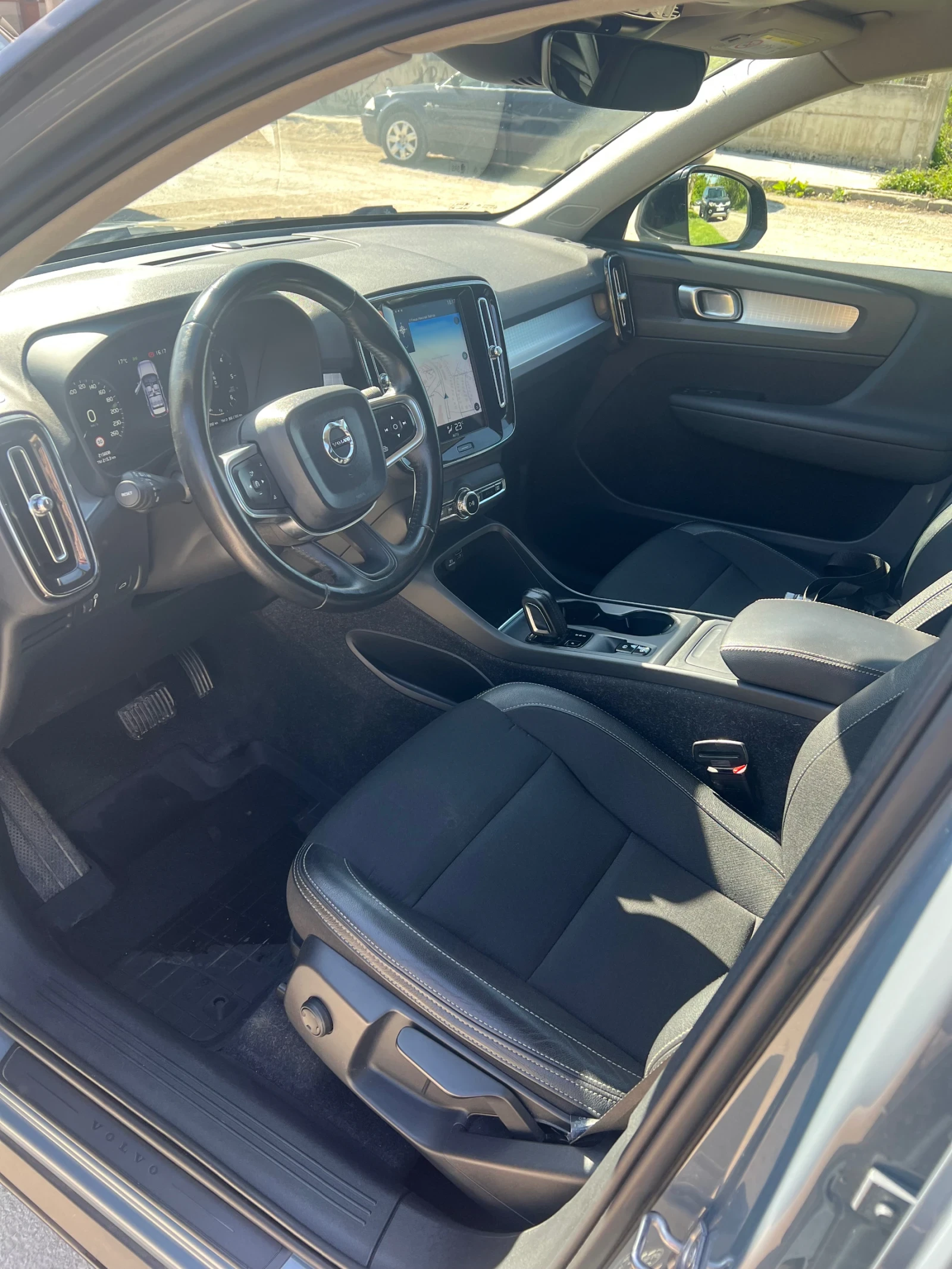 Volvo XC40 2.0 D-150 кс. 4х4 АВТОМАТ , снимка 12 - Автомобили и джипове - 54335772