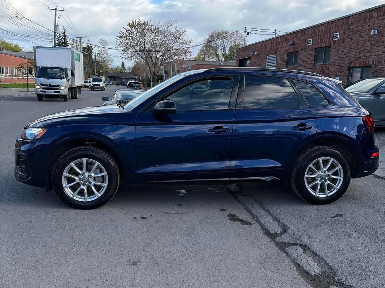 Audi Q5 | Komfort | DISTRONIC | ПОДГРЕВ | ДВА КЛЮЧА | , снимка 2 - Автомобили и джипове - 54529153