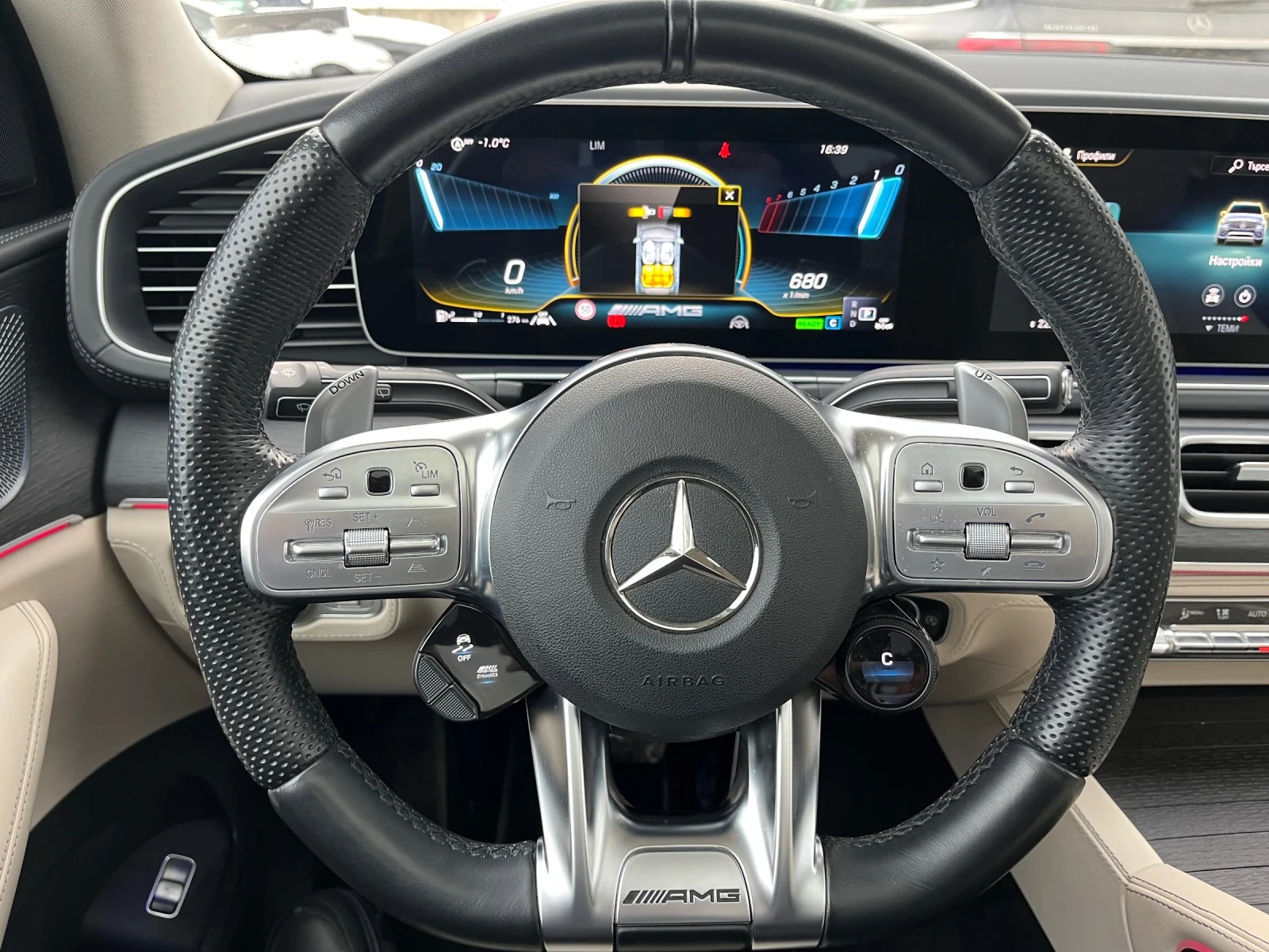 Mercedes-Benz GLE 63 S AMG 4Matic/Panorama/Head Up/Готов Лизинг!!!, снимка 11 - Автомобили и джипове - 54637168