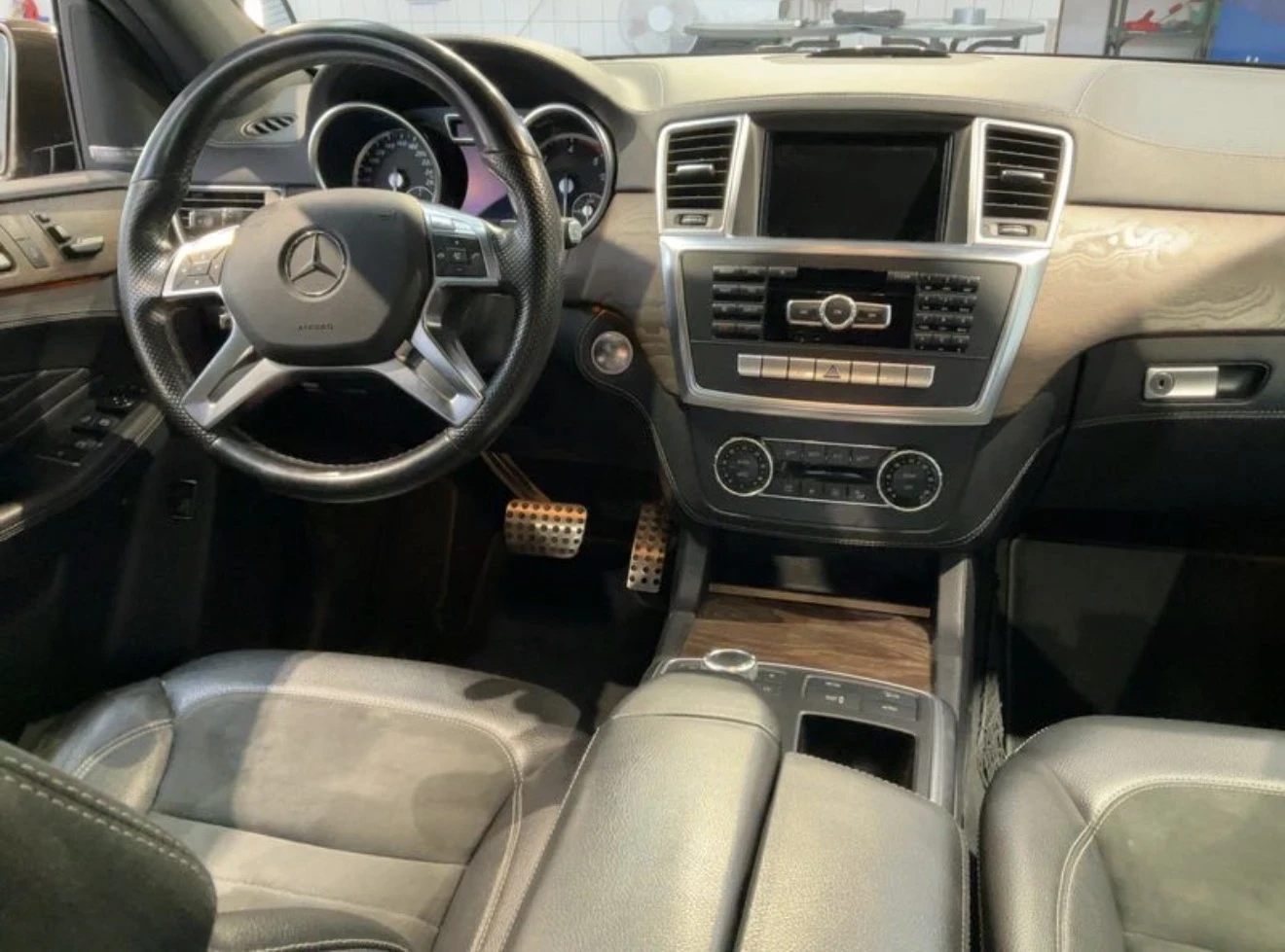 Mercedes-Benz ML 350 Exclusive-Лизинг през Уникредит , снимка 4 - Автомобили и джипове - 55614029