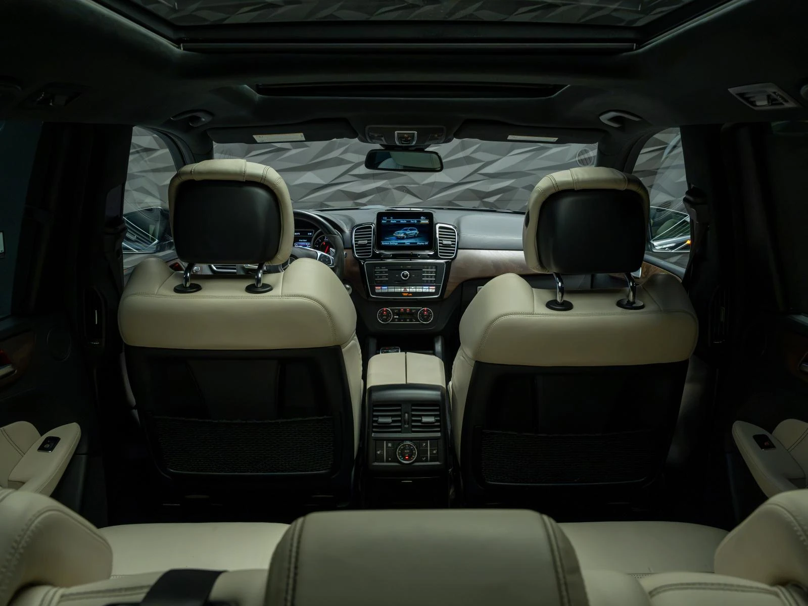 Mercedes-Benz GLS 63 AMG 4MATIC* PANO* 360CAM* HUD* AIRMATIC* ОБДУХВ* , снимка 6 - Автомобили и джипове - 55734870