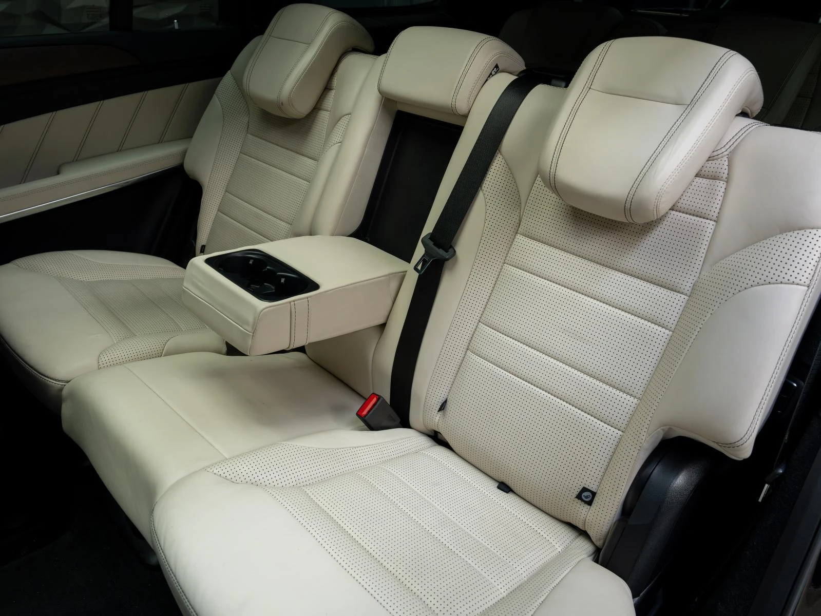 Mercedes-Benz GLS 63 AMG 4MATIC* PANO* 360CAM* HUD* AIRMATIC* ОБДУХВ* , снимка 9 - Автомобили и джипове - 55734870