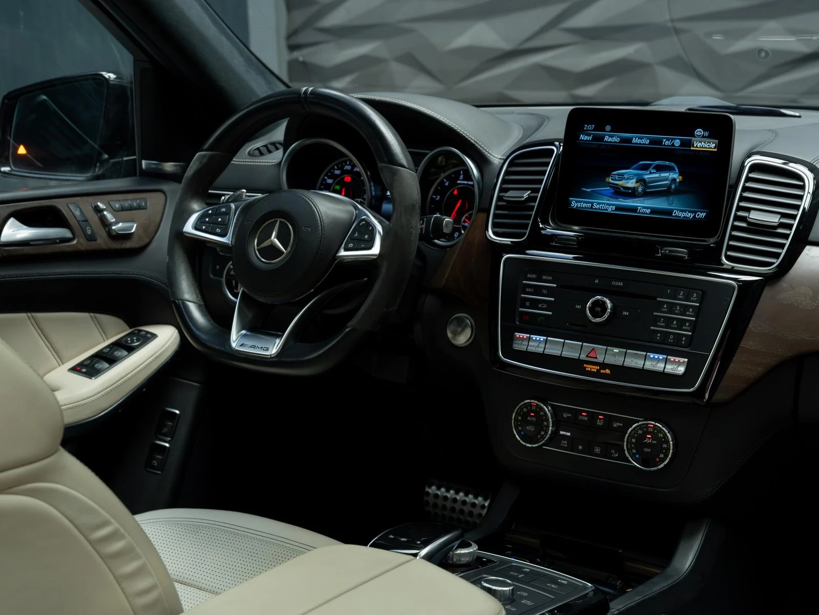 Mercedes-Benz GLS 63 AMG 4MATIC* PANO* 360CAM* HUD* AIRMATIC* ОБДУХВ* , снимка 17 - Автомобили и джипове - 55734870