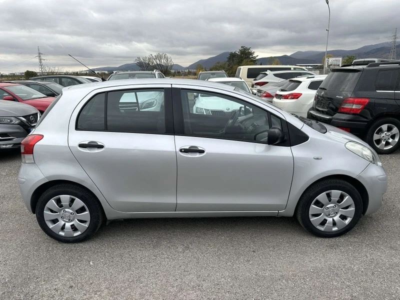 Toyota Yaris БЕНЗИН/ГАЗ, снимка 7 - Автомобили и джипове - 47534385