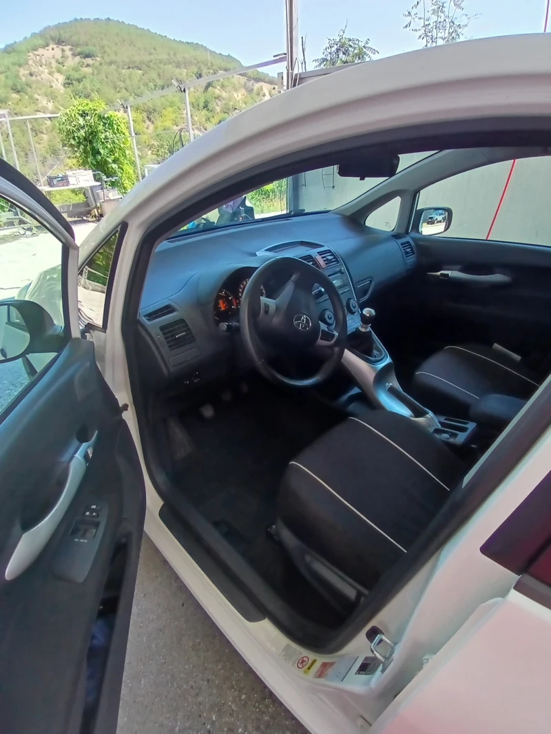 Toyota Auris, снимка 3 - Автомобили и джипове - 52583988