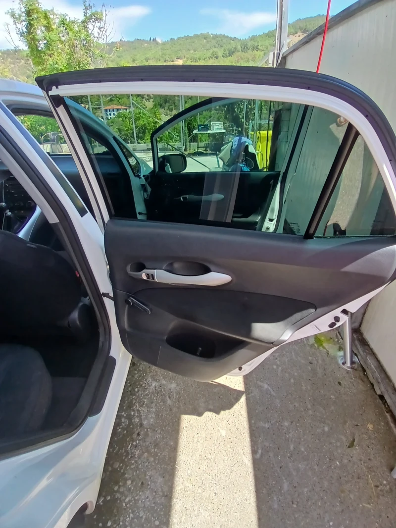 Toyota Auris, снимка 7 - Автомобили и джипове - 52583988