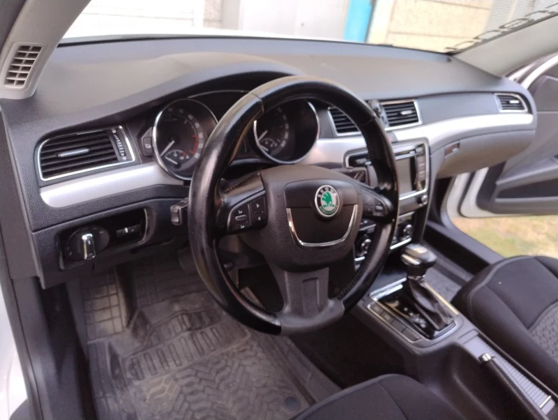 Skoda Superb, снимка 3 - Автомобили и джипове - 51672328