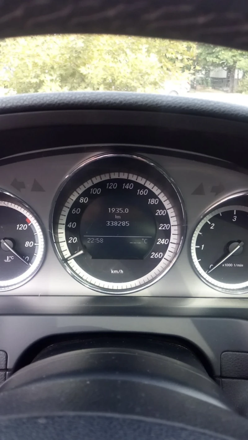 Mercedes-Benz C 220, снимка 13 - Автомобили и джипове - 52366547