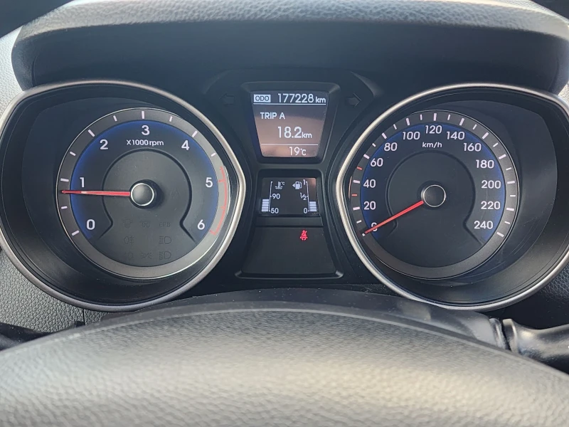 Hyundai I30 1.6 CRDI, снимка 9 - Автомобили и джипове - 52016653