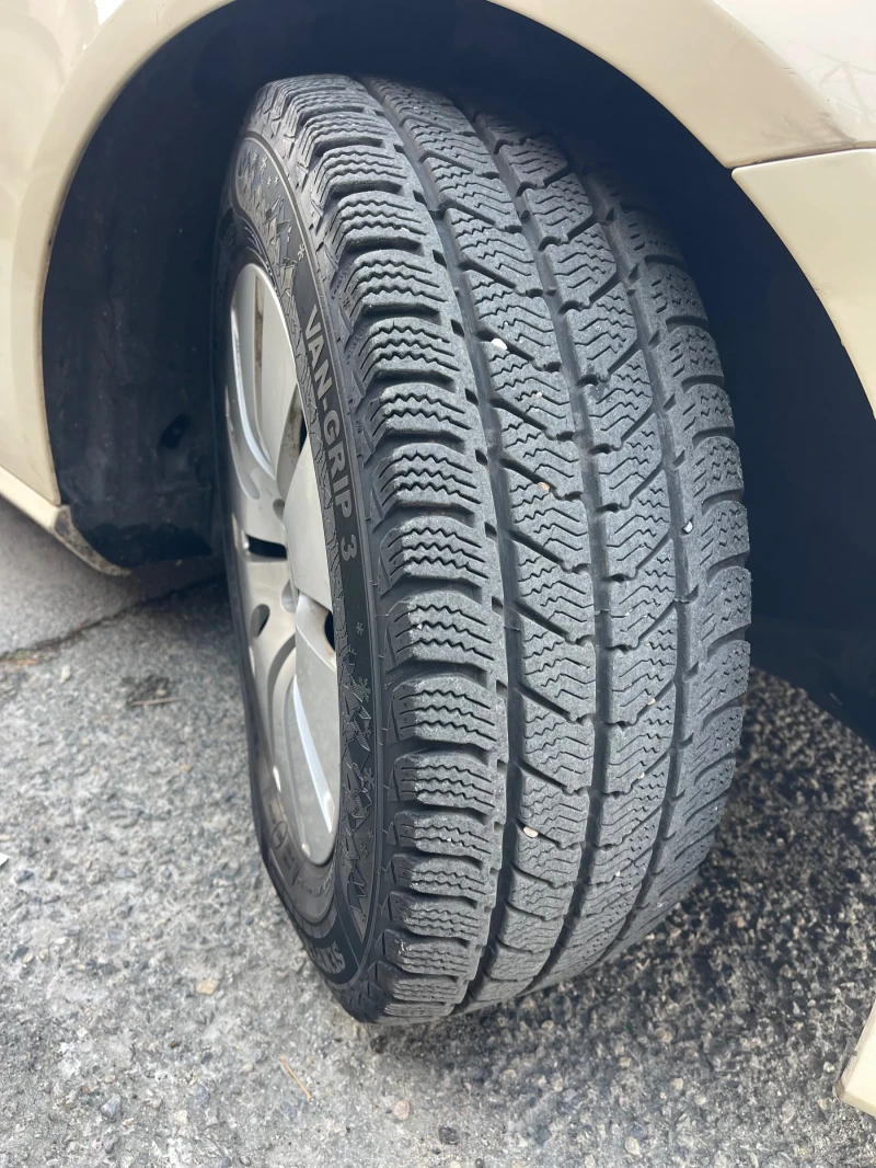 Mercedes-Benz E 200 Mercedes-Benz E200   2019 г.   160 к.с.   9G-Troni, снимка 12 - Автомобили и джипове - 52597823