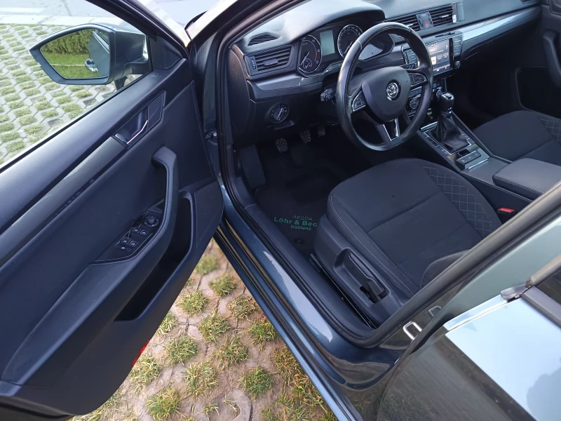 Skoda Superb, снимка 11 - Автомобили и джипове - 53060378