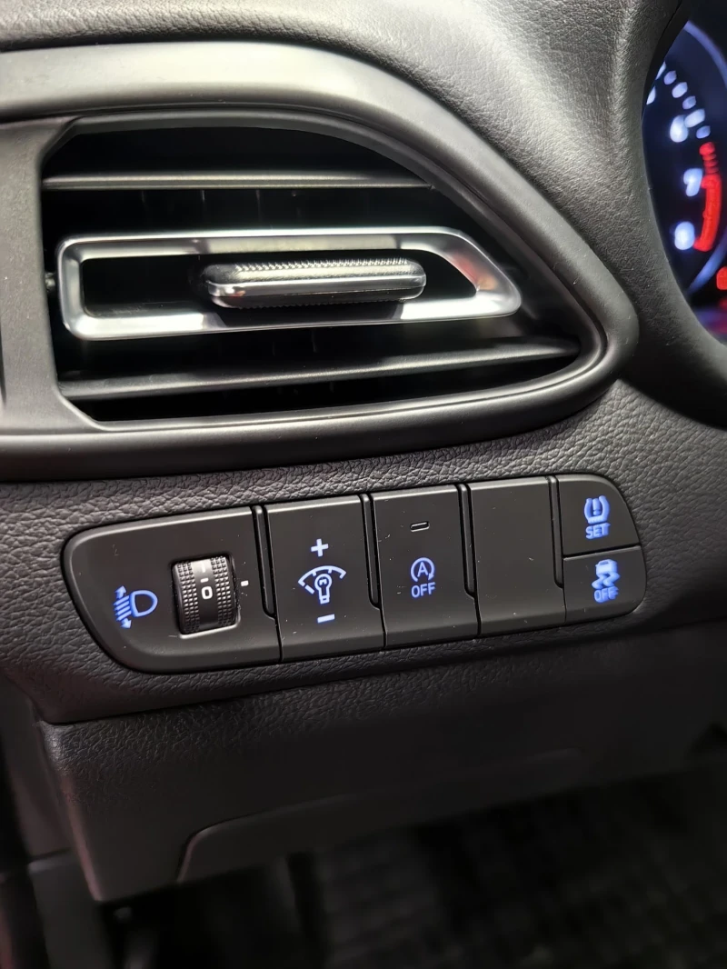 Hyundai I30 1.0T - GDI* CAM* ПОДГРЕВ ВОЛАН/СЕДАЛКИ/LINE ASSIT*, снимка 9 - Автомобили и джипове - 53324327