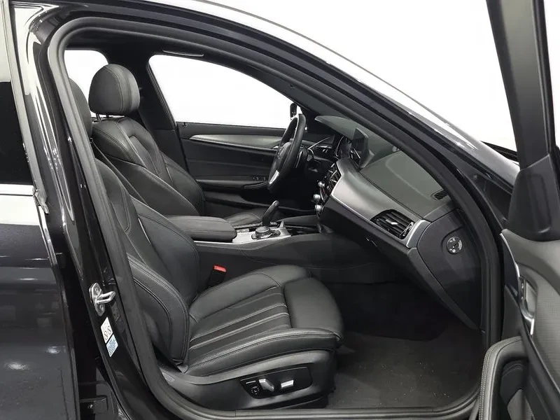 BMW 530 530I xDrive M Sports, снимка 11 - Автомобили и джипове - 56114494