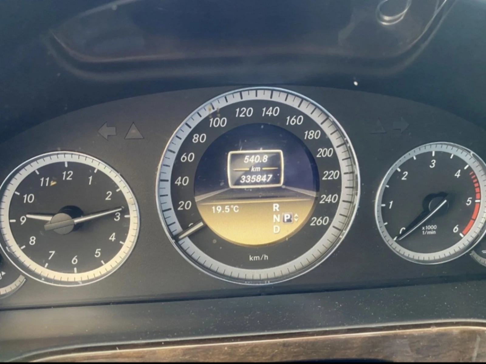 Mercedes-Benz E 200  - изображение 9