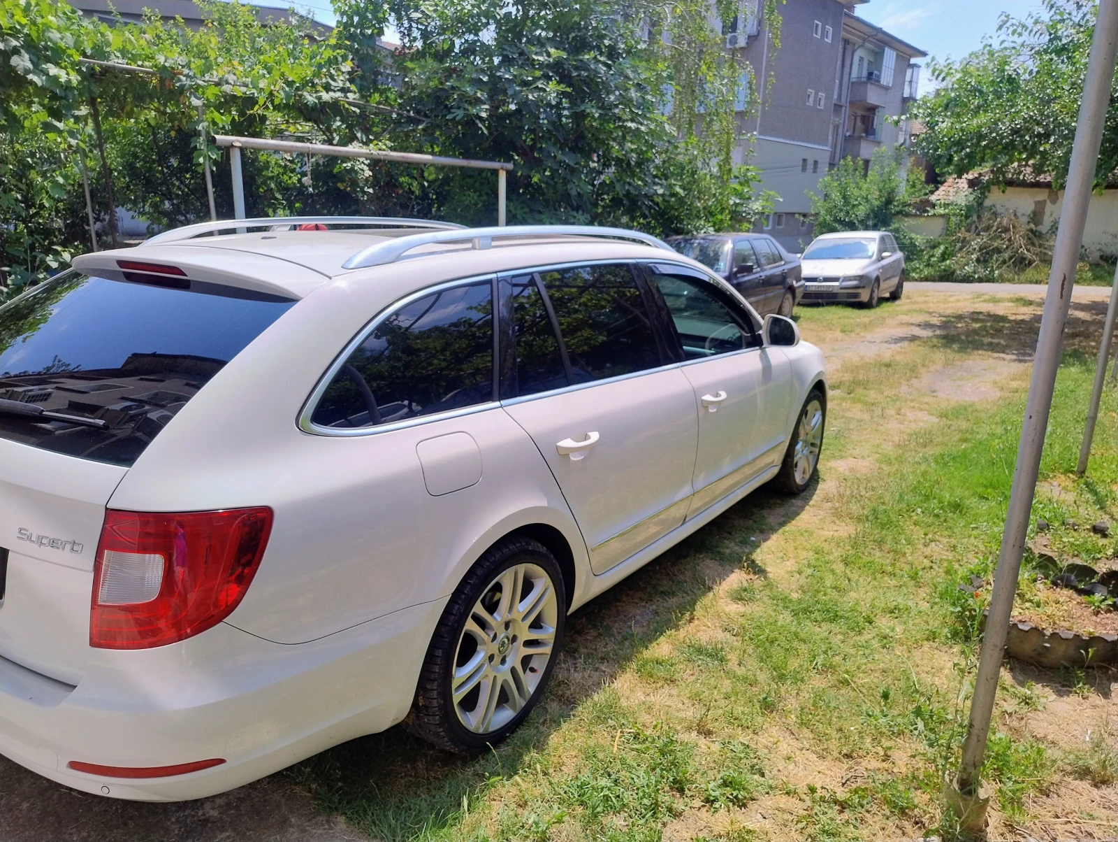 Skoda Superb, снимка 16 - Автомобили и джипове - 51672328