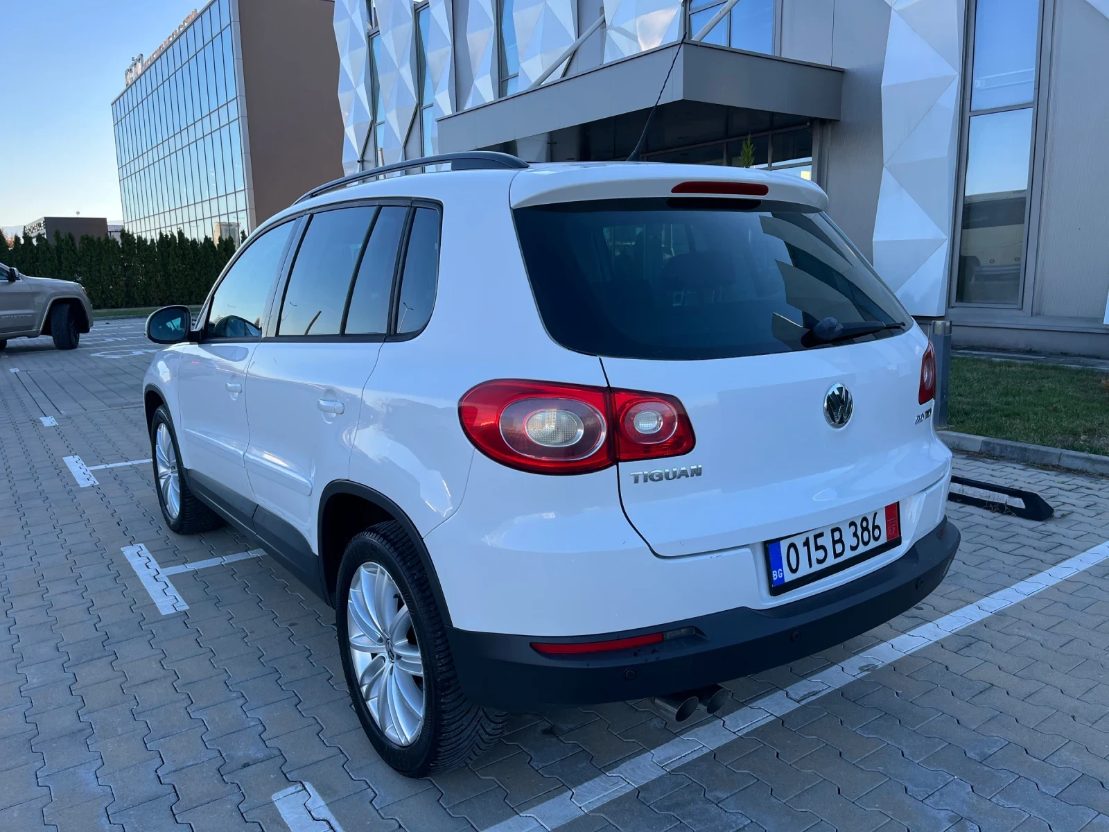 VW Tiguan 2.0TDi 140к.с.Automatic* Panorama* Park Assistant* - изображение 6