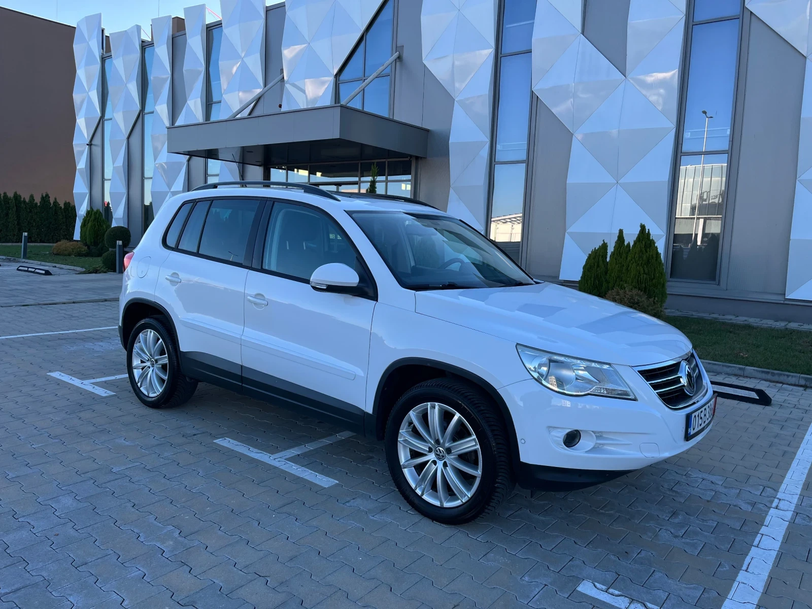 VW Tiguan 2.0TDi 140к.с.Automatic* Panorama* Park Assistant* - изображение 7