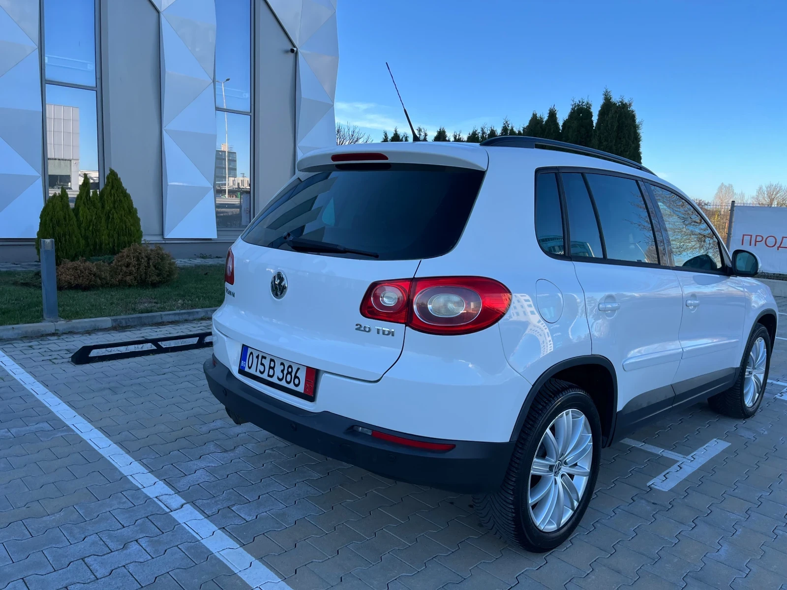 VW Tiguan 2.0TDi 140к.с.Automatic* Panorama* Park Assistant* - изображение 8