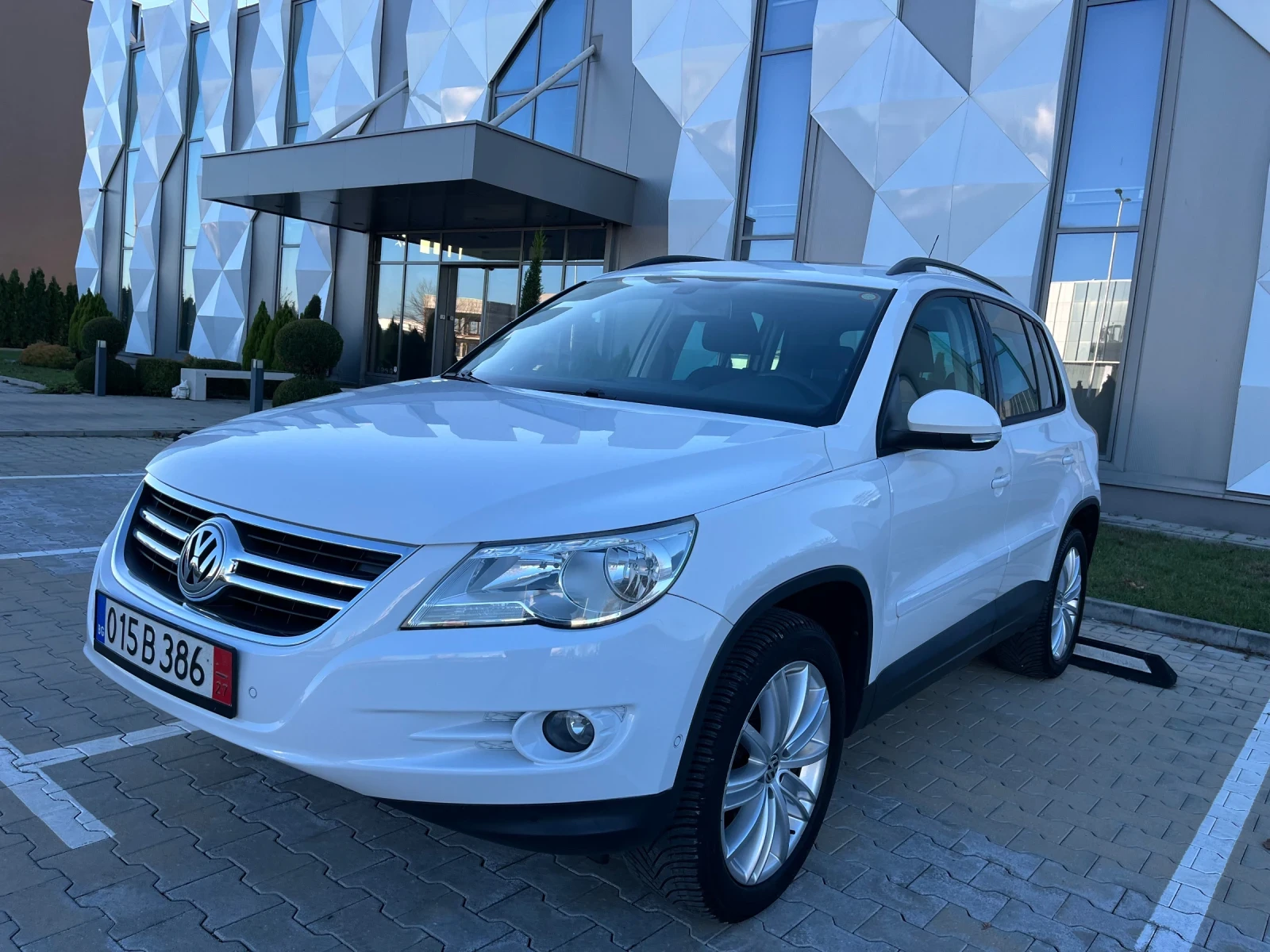 VW Tiguan 2.0TDi 140к.с.Automatic* Panorama* Park Assistant* - изображение 3
