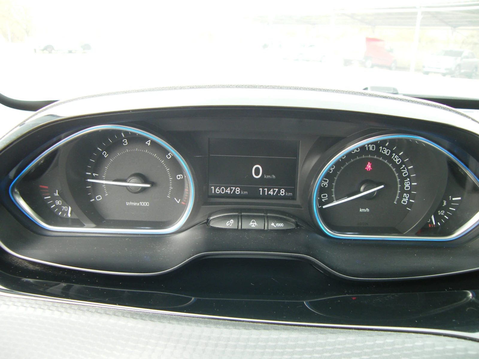 Peugeot 2008 1.2i - изображение 9