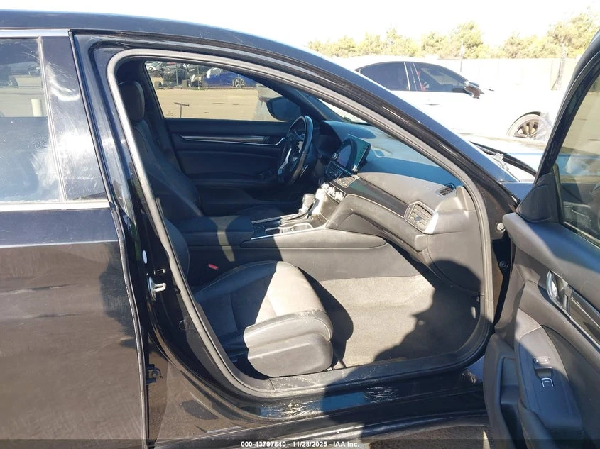 Honda Accord 1.5l Sport, снимка 5 - Автомобили и джипове - 53774085