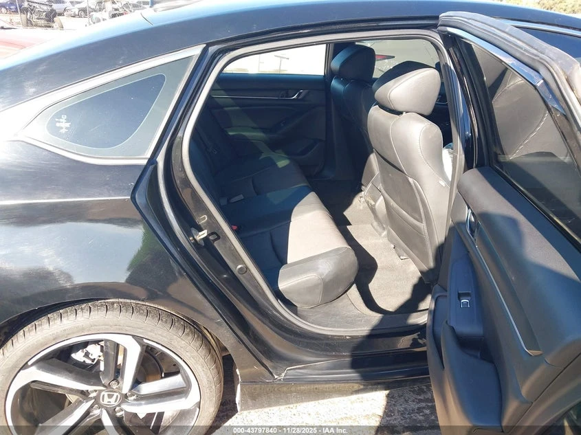 Honda Accord 1.5l Sport, снимка 8 - Автомобили и джипове - 53774085