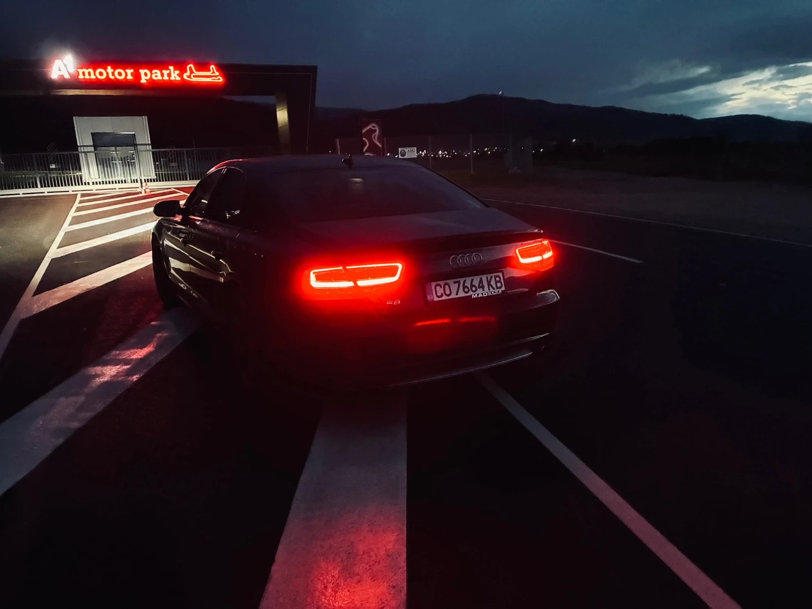 Audi S8, снимка 2 - Автомобили и джипове - 54873596