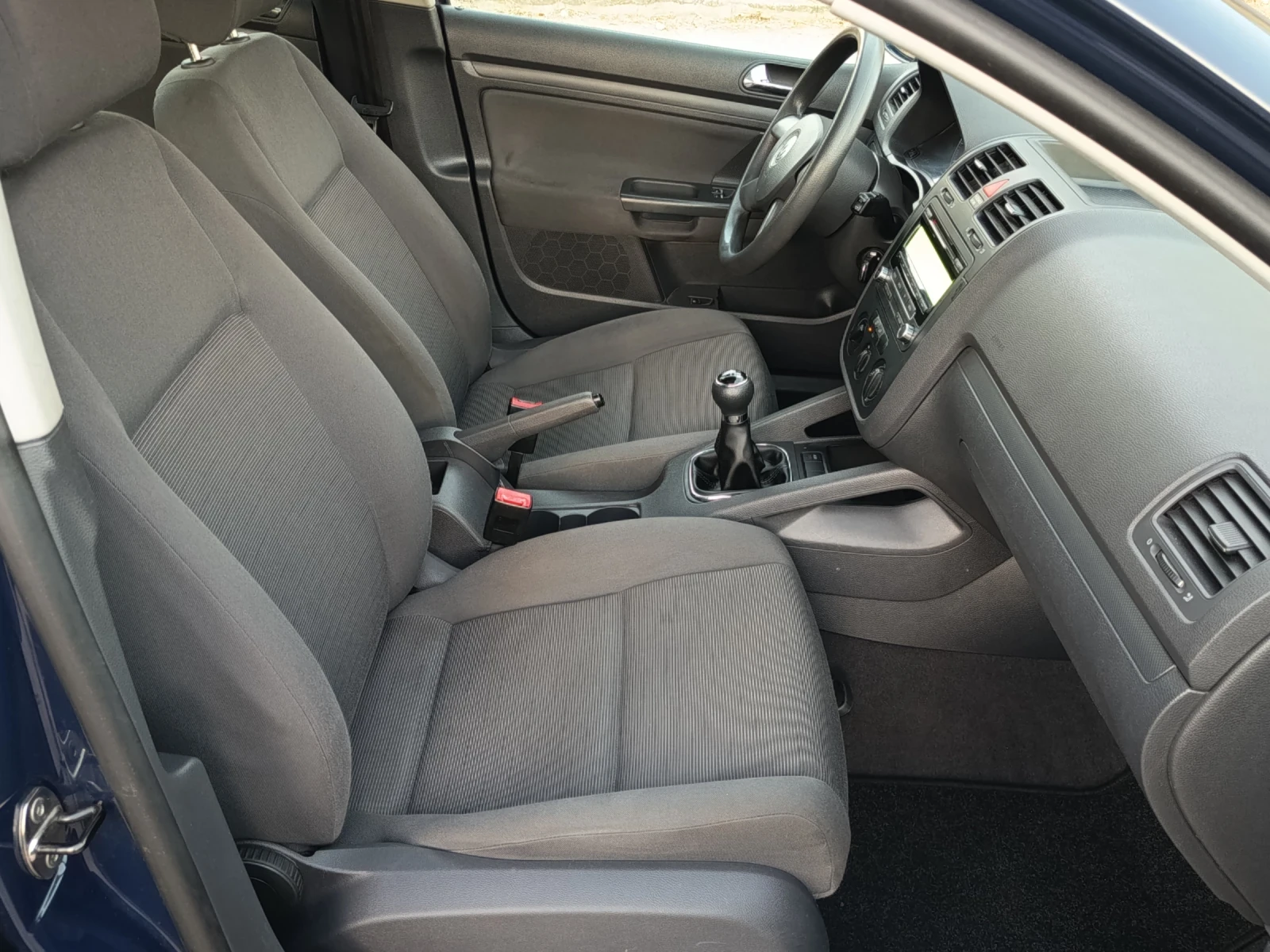 VW Golf 1.6 КЛИМАТИК АВТОПИЛОТ, снимка 13 - Автомобили и джипове - 56041888