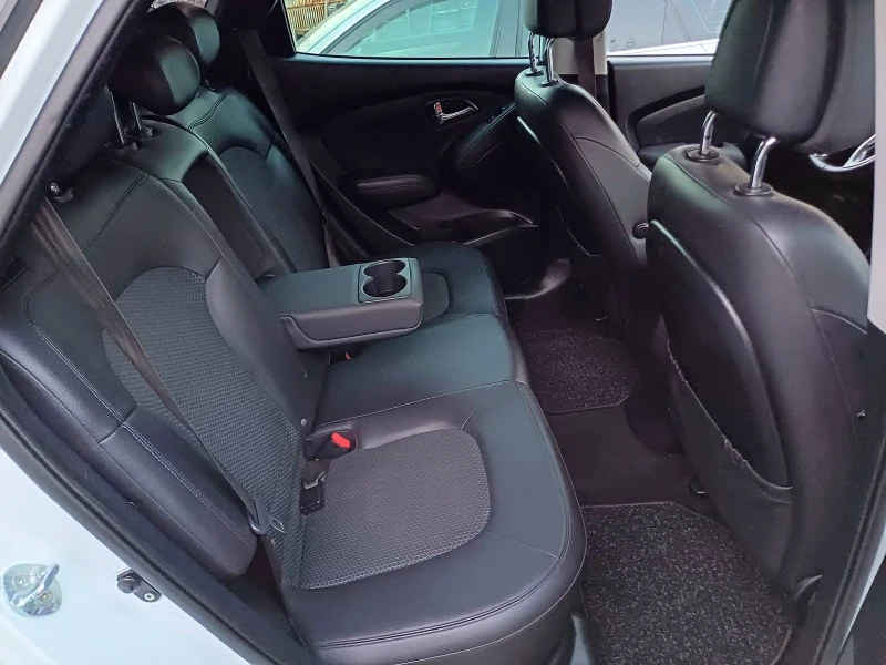 Hyundai IX35 1.7, снимка 10 - Автомобили и джипове - 50744853