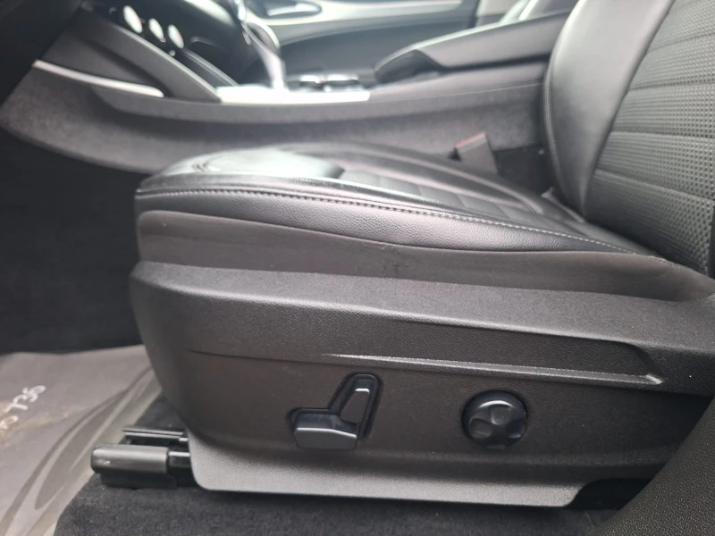 Alfa Romeo Stelvio 2.2Q4-210 KOJA CAMERA PODGREV NAVI 4x4  DISTR., снимка 13 - Автомобили и джипове - 53517387