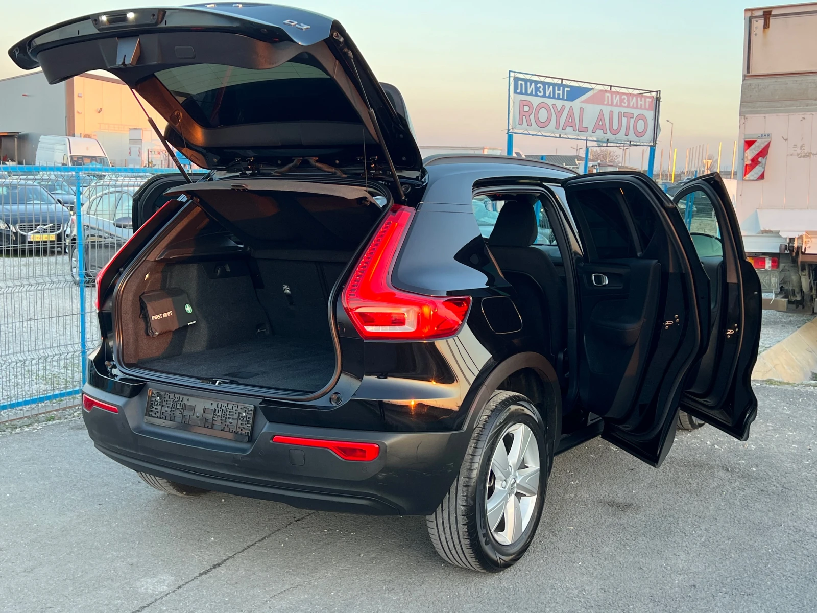 Volvo XC40 ЛИЗИНГ-АВТОМАТ-НАВИ-ТОП  СЪСТОЯНИЕ , снимка 13 - Автомобили и джипове - 53748690