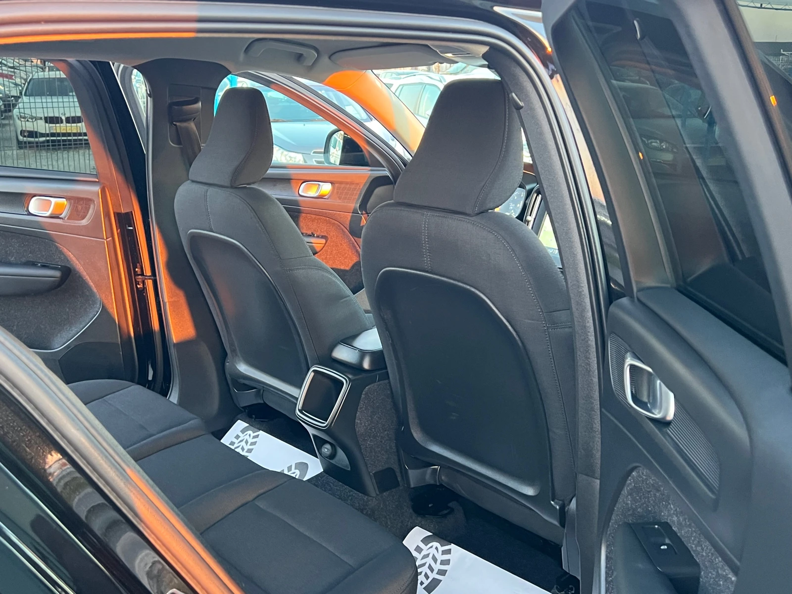 Volvo XC40 ЛИЗИНГ-АВТОМАТ-НАВИ-ТОП  СЪСТОЯНИЕ , снимка 10 - Автомобили и джипове - 53748690