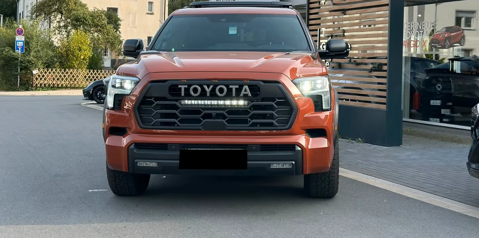 Toyota Sequoia TRD-PRO* HYBRID* 6+ 1* DISTR* KEYLESS* MEMORY* 360, снимка 2 - Автомобили и джипове - 53994703