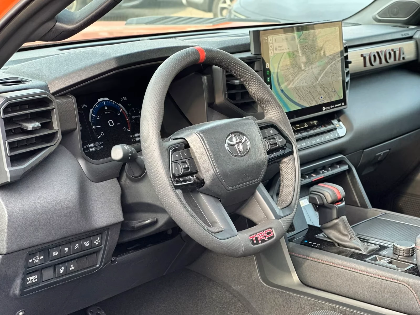 Toyota Sequoia TRD-PRO* HYBRID* 6+ 1* DISTR* KEYLESS* MEMORY* 360, снимка 9 - Автомобили и джипове - 53994703