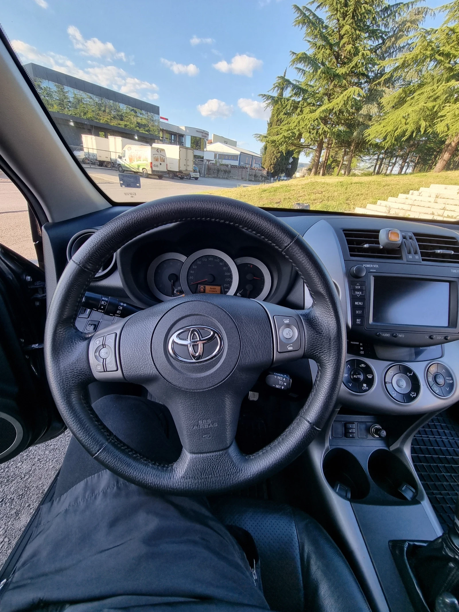 Toyota Rav4 2.2 D Kat, снимка 10 - Автомобили и джипове - 54492237