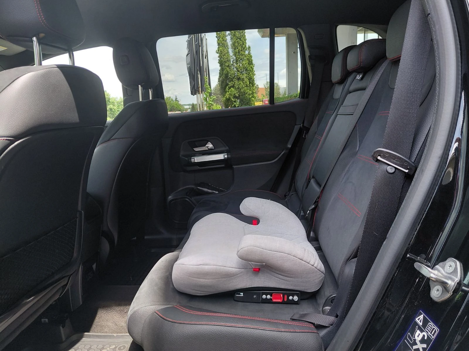Mercedes-Benz GLB 220d 4MATIC 6+ 1 места, снимка 10 - Автомобили и джипове - 54588016