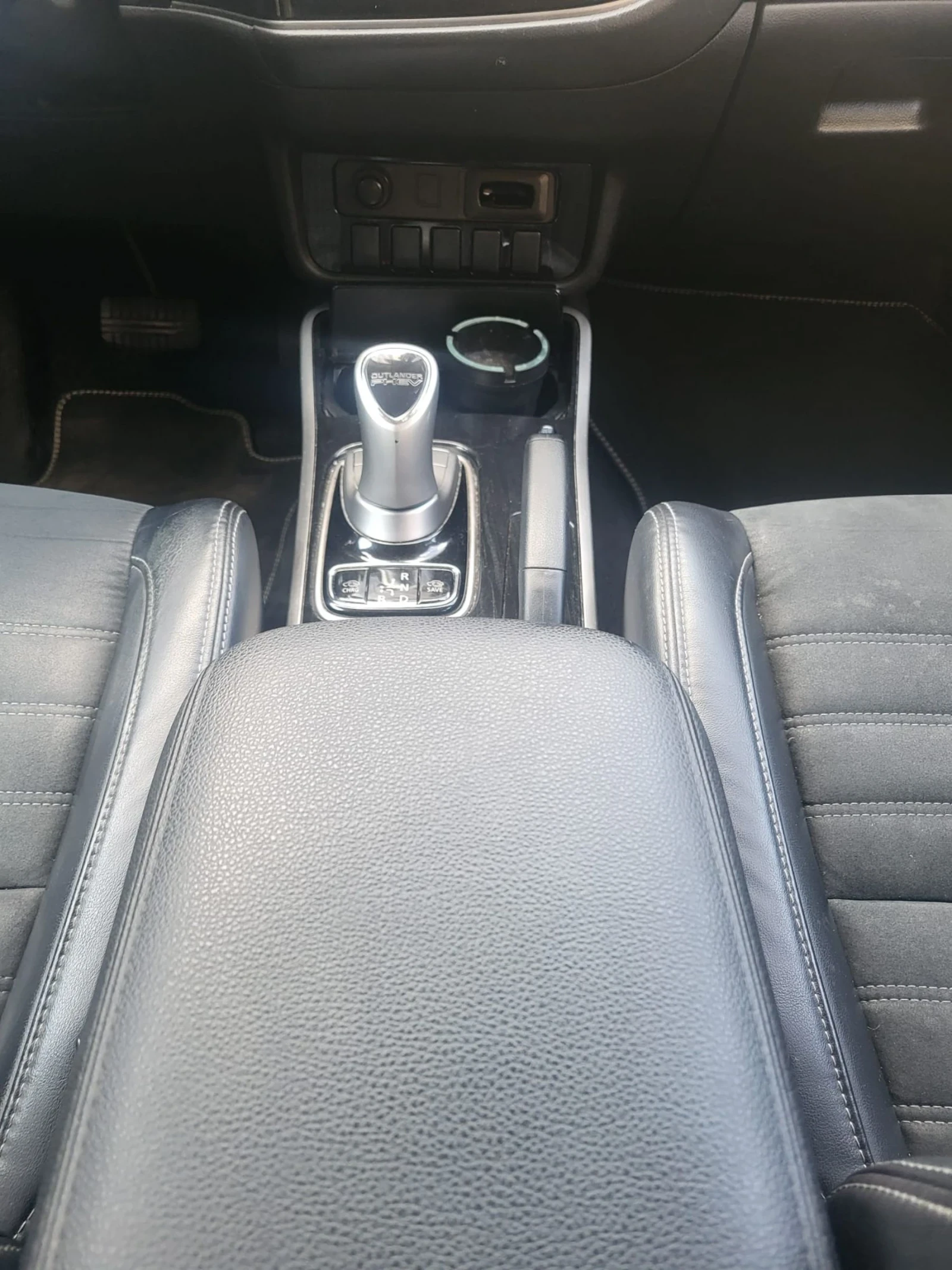 Mitsubishi Outlander, снимка 9 - Автомобили и джипове - 54626978
