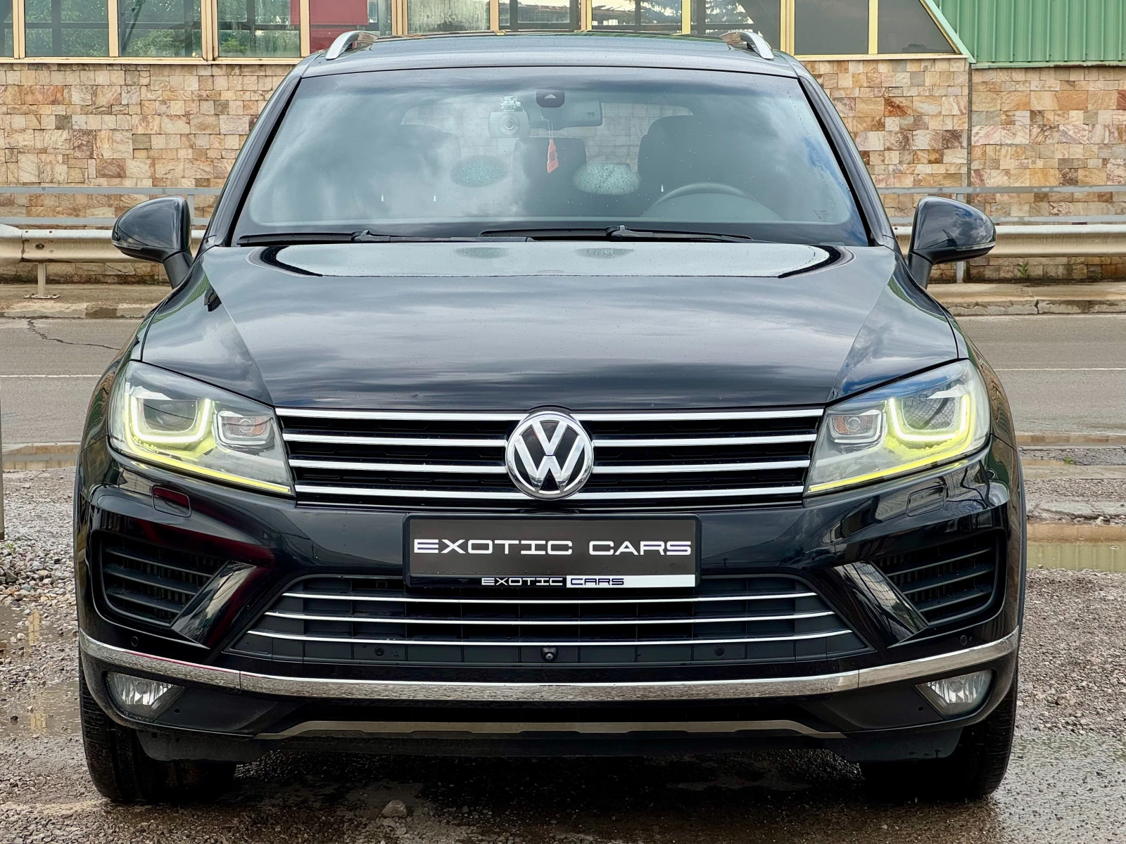 VW Touareg 3.0TDI 4motin ! Exclusive ! FaceLift !, снимка 2 - Автомобили и джипове - 55484943