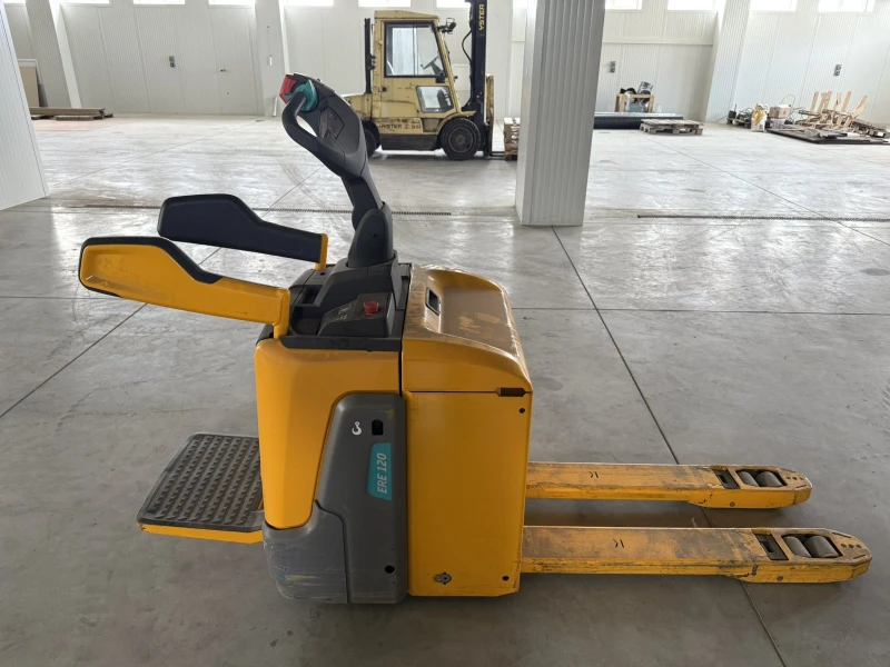 Електрокар Jungheinrich Като нова електрическа палетна количка, снимка 5 - Индустриална техника - 49795657