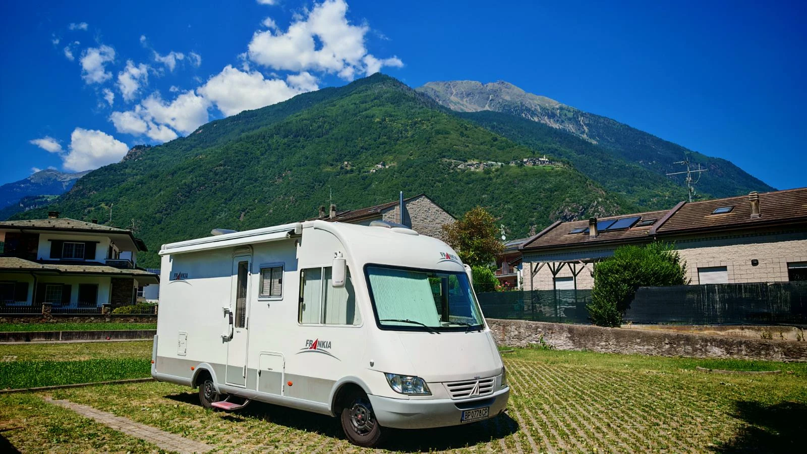  Frankia  ,  | Mobile.bg   1