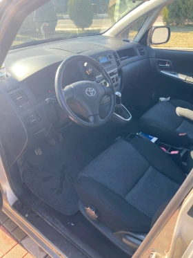 Toyota Corolla verso, снимка 8