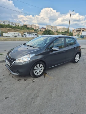 ������ Peugeot 208