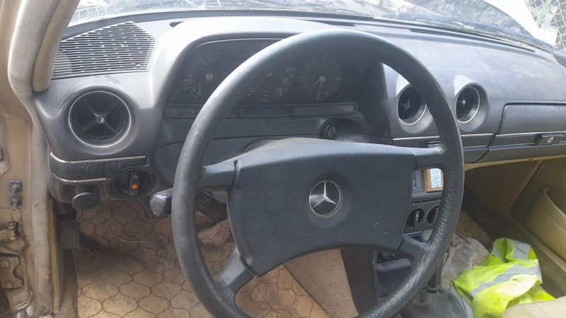 Mercedes-Benz 240, снимка 4 - Автомобили и джипове - 47749909