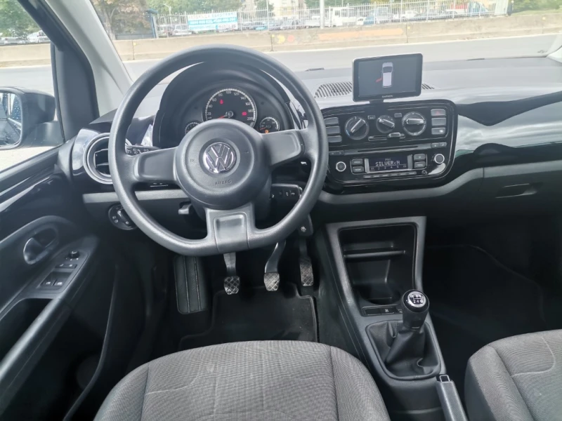 VW Up, снимка 8 - Автомобили и джипове - 49476539