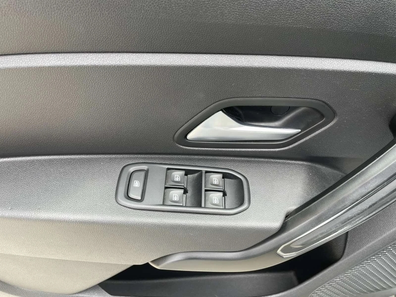 Dacia Duster 1.3 TCe 130hp 4x4 N1, снимка 12 - Автомобили и джипове - 51455436