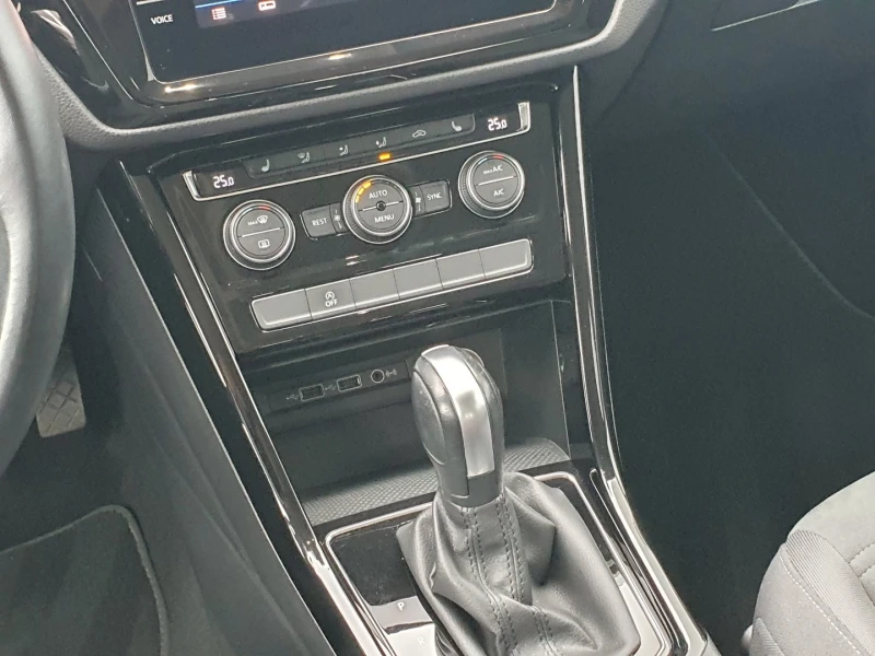 VW Touran Highline 1.5 TSI OPF DSG, снимка 12 - Автомобили и джипове - 52686337